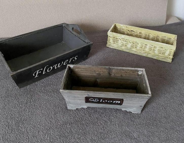 houten bloembakjes / rieten bloempotjes / rieten mand mandje, Tuin en Terras, Bloembakken en Plantenbakken, Zo goed als nieuw