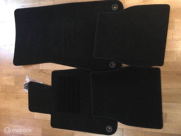 Matten set origineel zwart BMW 3-serie Cabrio E30 ('83-'93), Auto-onderdelen, Interieur en Bekleding, BMW, Nieuw, Ophalen of Verzenden