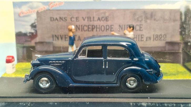 Simca 8 , 1/43 diorama Altaya , la route bleue, Hobby en Vrije tijd, Modelauto's | 1:43, Nieuw, Auto, Overige merken, Ophalen of Verzenden