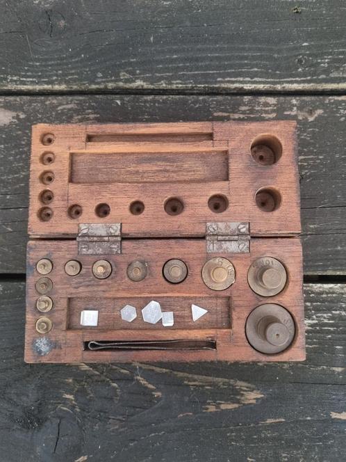 Antiek Doosje met Gewichten - Lettergieterij Amsterdam, Antiek en Kunst, Antiek | Gereedschap en Instrumenten, Ophalen of Verzenden