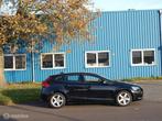 Volvo V40 T3 150pk Momentum, Voorwielaandrijving, Gebruikt, Zwart, 4 cilinders