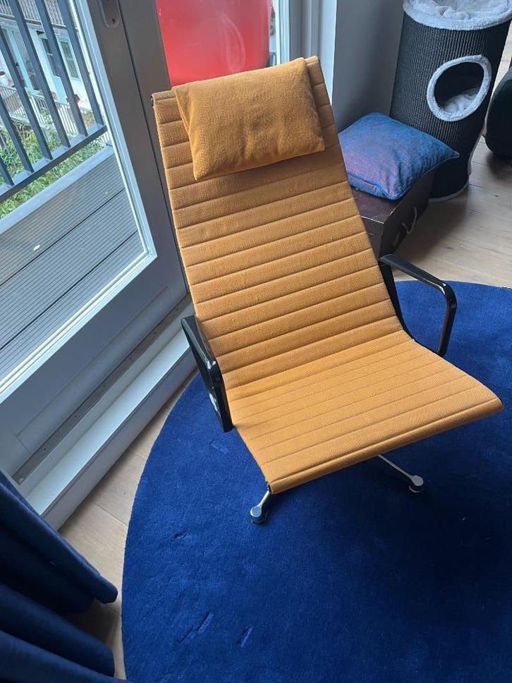 Eames 124, Huis en Inrichting, Banken | Sofa's en Chaises Longues, Gebruikt, Eenpersoons, Minder dan 150 cm, Metaal, Stof, Ophalen
