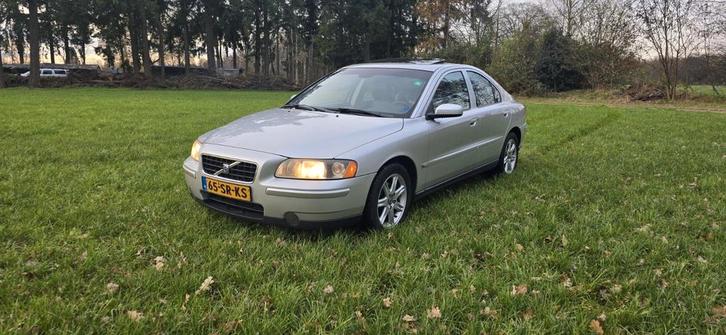 Volvo S60 2.4 zeer nette auto. Garantie !!, Auto's, Volvo, Particulier, S60, ABS, Airbags, Airconditioning, Alarm, Android Auto