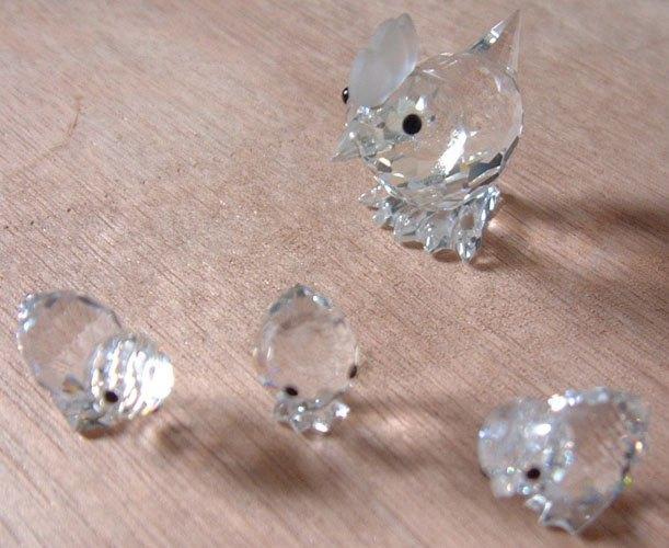 Swarovski Kristal Kip Mini met 3 kuikens Collectors Item, Verzamelen, Swarovski, Zo goed als nieuw, Figuurtje, Ophalen of Verzenden