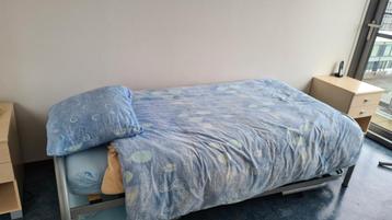 Stalen frame bed (logeerkamer) beschikbaar voor biedingen