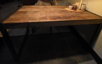 Eettafel (140x80x77) (LxBxH) beschikbaar voor biedingen