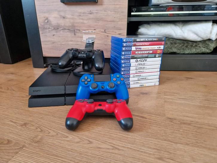 PlayStation 4 met Controllers, Dock & Spellen, Spelcomputers en Games, Spelcomputers | Sony PlayStation 4, Gebruikt, Original