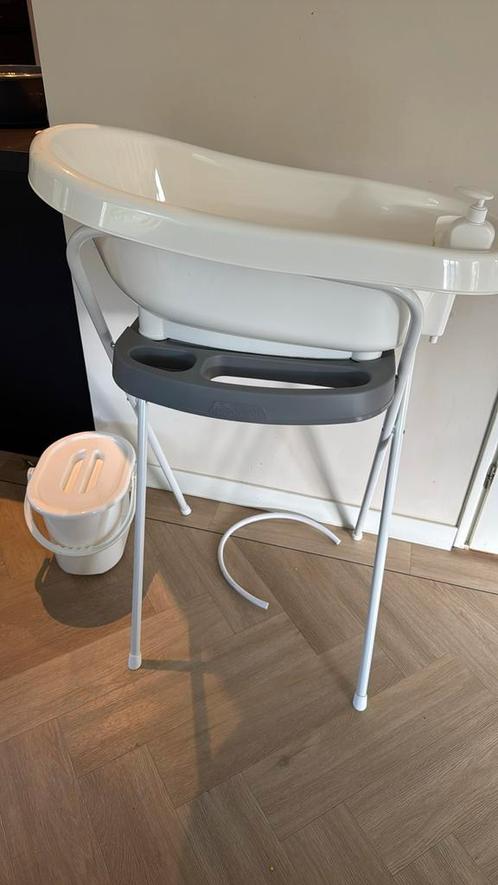 Babybadje bébé jou Inclusief standaard en vele accessoires!, Kinderen en Baby's, Badjes en Verzorging, Gebruikt, Badje, Bébé-jou