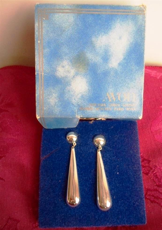 AVON oorbellen. In originele doos. Oorstekers. Verzilverd, Sieraden, Tassen en Uiterlijk, Oorbellen, Nieuw, Hangers, Overige materialen