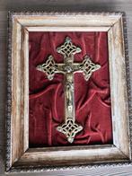 Antieke Kruis in lijst (messing brons), Ophalen of Verzenden