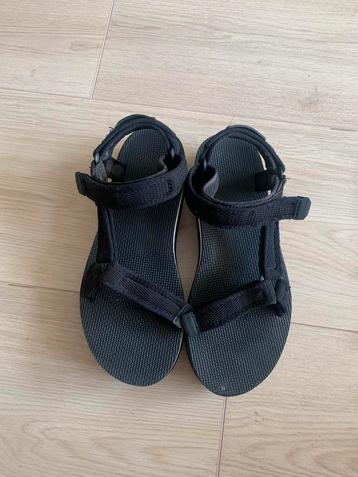 Zwarte Teva’s model Flatform, maat 40 beschikbaar voor biedingen