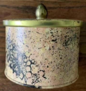 Rond beige-roze gemeleerd blik; Cote d'or; 11 cm doorsnee beschikbaar voor biedingen