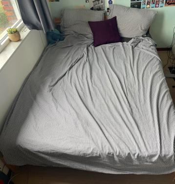 Bedframe met lattenbodem 140x200 IKEA Neiden