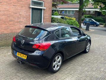 Opel Astra 1.6 Edition Clima Navigatie Nw model Euro 5 Zwart beschikbaar voor biedingen