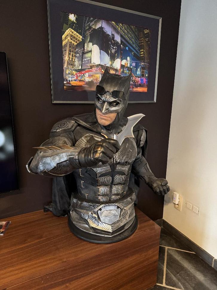 Batman infinity studio 1/1 size bust statue, Verzamelen, Poppetjes en Figuurtjes, Gebruikt, Ophalen