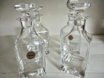 4 Kristallen karafjes 14.5 cm. hoog prijs voor samen € 10,- beschikbaar voor biedingen