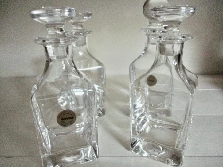 4 Kristallen karafjes 14.5 cm. hoog prijs voor samen € 10,-, Verzamelen, Porselein, Kristal en Bestek, Zo goed als nieuw, Overige typen