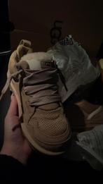 UGG lowmel sand, Kleding | Dames, Schoenen, Bruin, Nieuw, Ophalen of Verzenden, Pantoffels of Sloffen