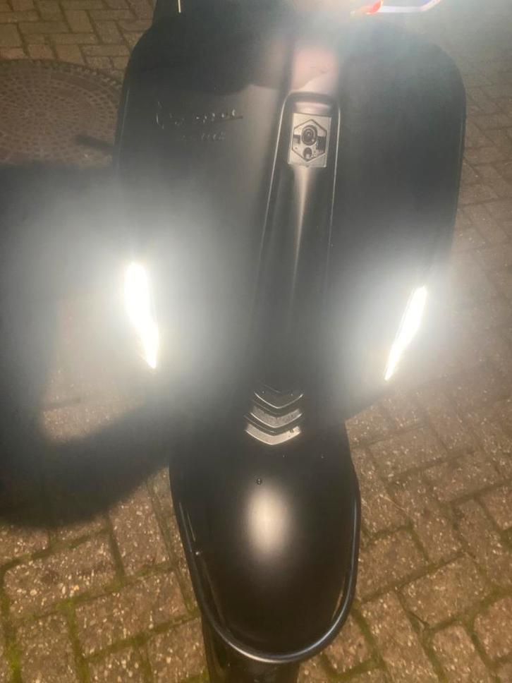 Vespa sprint 80 cc 4t2v, Fietsen en Brommers, Snorfietsen en Snorscooters, Zo goed als nieuw, Vespa, Benzine, Ophalen
