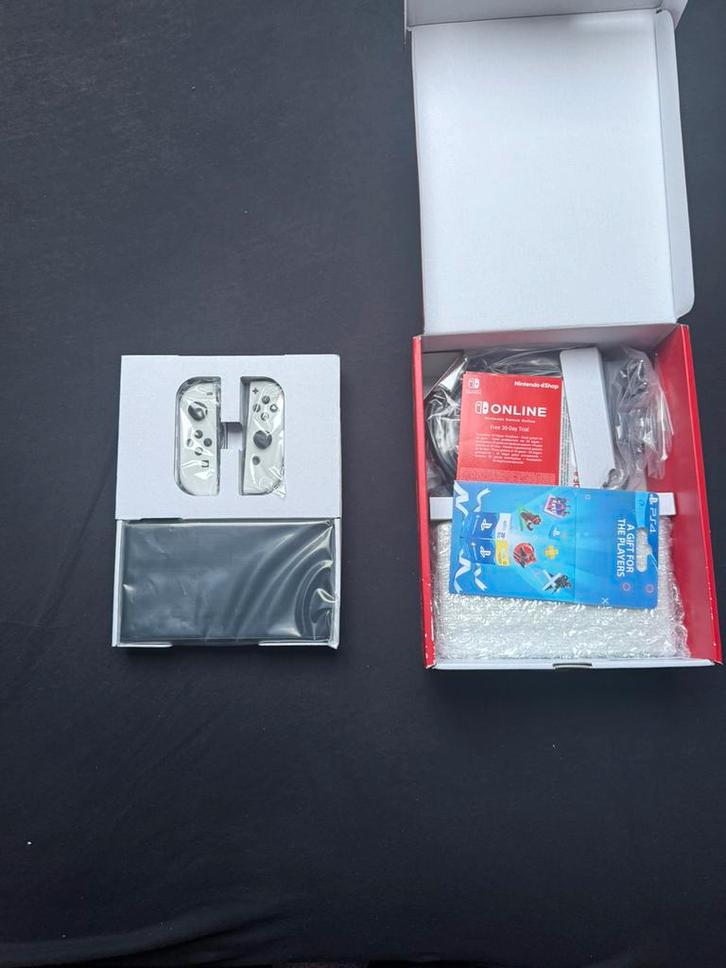 Nintendo Switch Console OLED, Spelcomputers en Games, Games | Nintendo Switch, Zo goed als nieuw, Overige genres, 1 speler, Vanaf 3 jaar