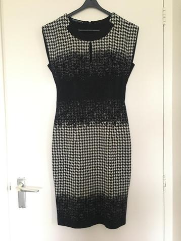Rinascimento zwart witte jurk maat M bodycon pied de poule beschikbaar voor biedingen