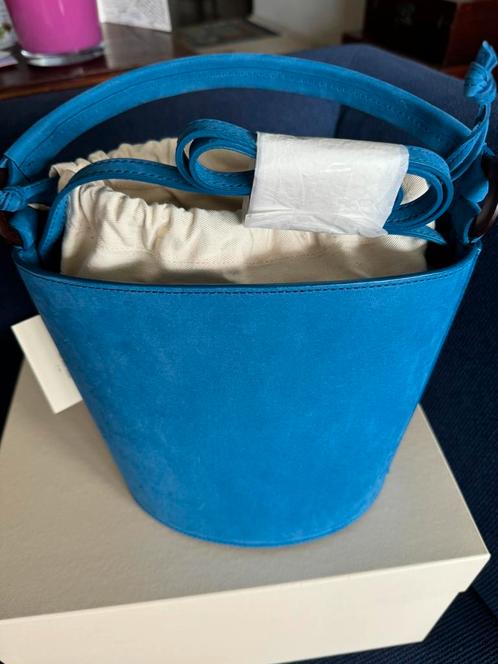 Sézane Mona blue suede bucket bag, Sieraden, Tassen en Uiterlijk, Tassen | Damestassen, Nieuw, Handtas, Blauw, Ophalen of Verzenden