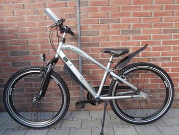 Nette Alpina Trial 24 inch met 3 versnellingen. Zilvergrijs beschikbaar voor biedingen