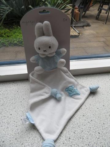 Knuffeldoek Nijntje Miffy wit met blauw Snuffie beschikbaar voor biedingen