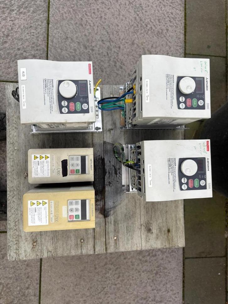 Frequentie regelaar Mitsubishi, Hobby en Vrije tijd, Elektronica-componenten, Gebruikt, Ophalen of Verzenden