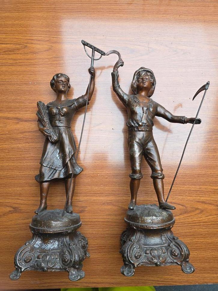 Antieke bronzen beelden van boer en boerin, Antiek en Kunst, Kunst | Beelden en Houtsnijwerken, Ophalen of Verzenden