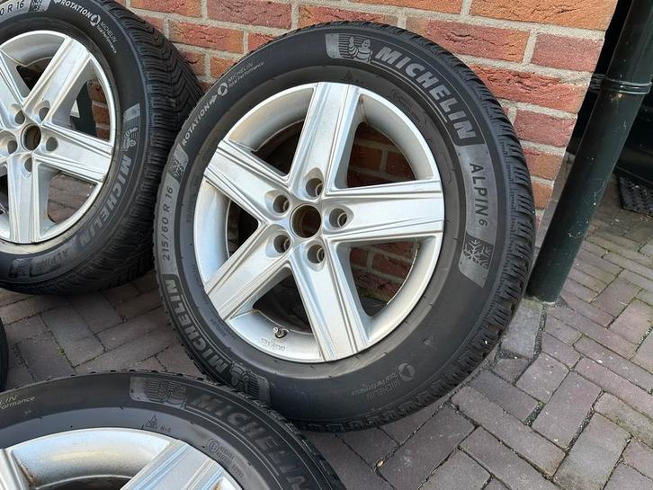 Volkswagen Skoda winterbanden velgen winter banden 215 60 16, Auto-onderdelen, Banden en Velgen, Banden en Velgen, Winterbanden