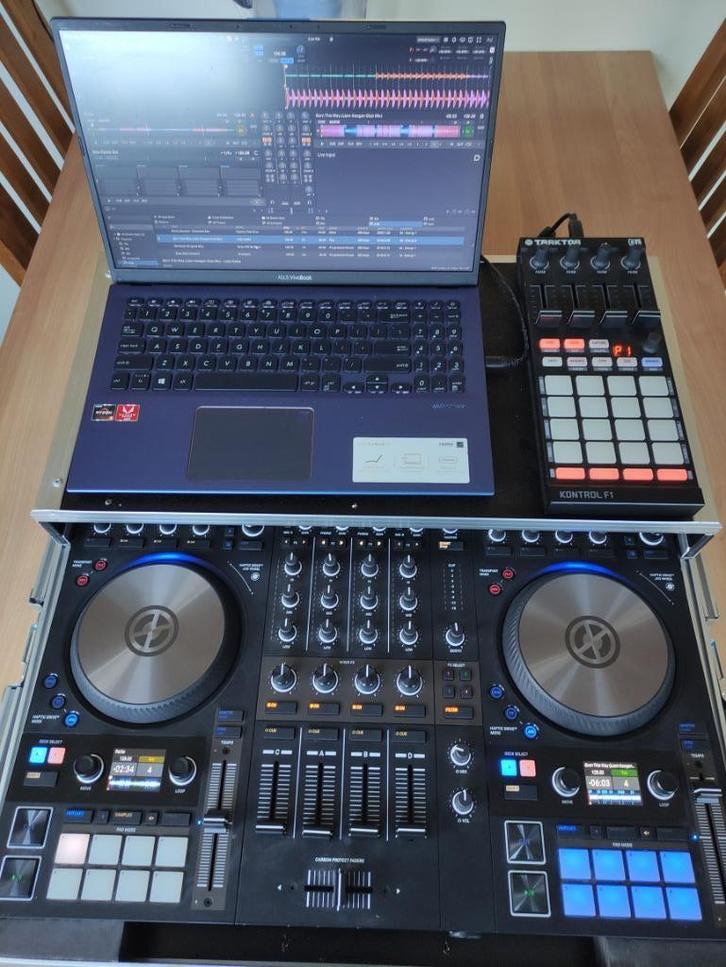 NI Traktor S4 mk3 dj controller + Kontrol F1 + flightcase, Muziek en Instrumenten, Dj-sets en Draaitafels, Zo goed als nieuw, Dj-set
