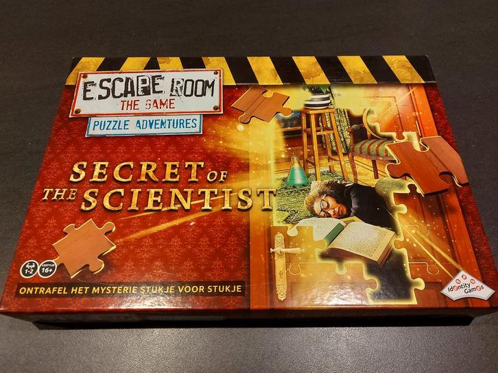 Escape Room The Game: Secret of the Scientist, Hobby en Vrije tijd, Gezelschapsspellen | Bordspellen, Zo goed als nieuw, Een of twee spelers