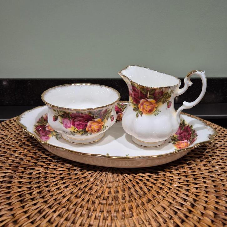 Royal albert old country roses, Antiek en Kunst, Antiek | Servies los, Ophalen of Verzenden