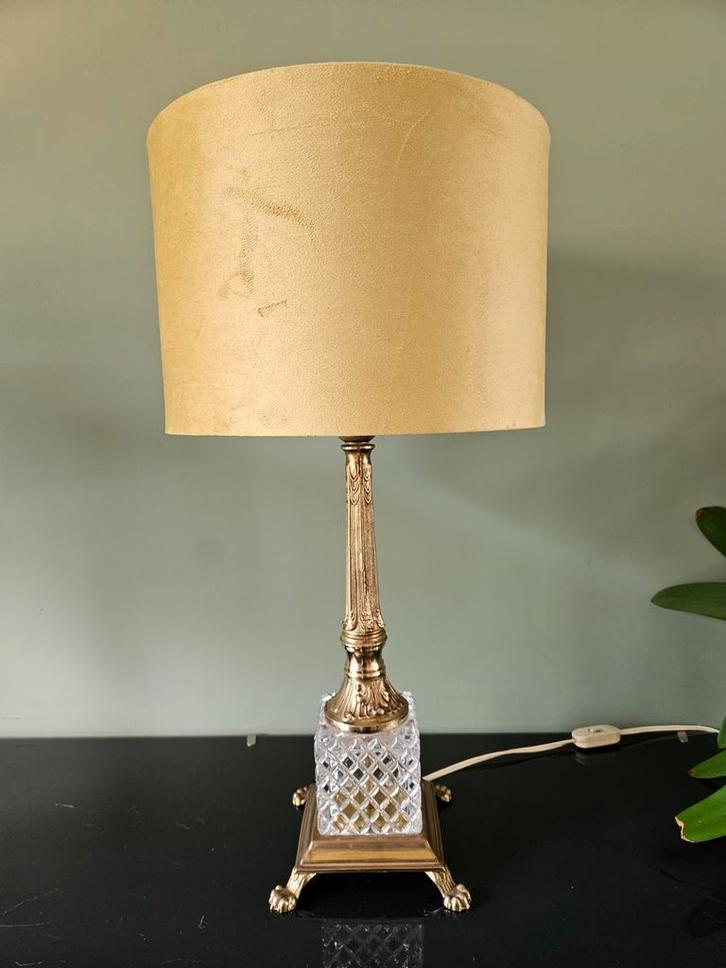 Vintage tafellamp van glas en messing met leeuwenpootjes, Huis en Inrichting, Lampen | Vloerlampen, Gebruikt, Minder dan 100 cm