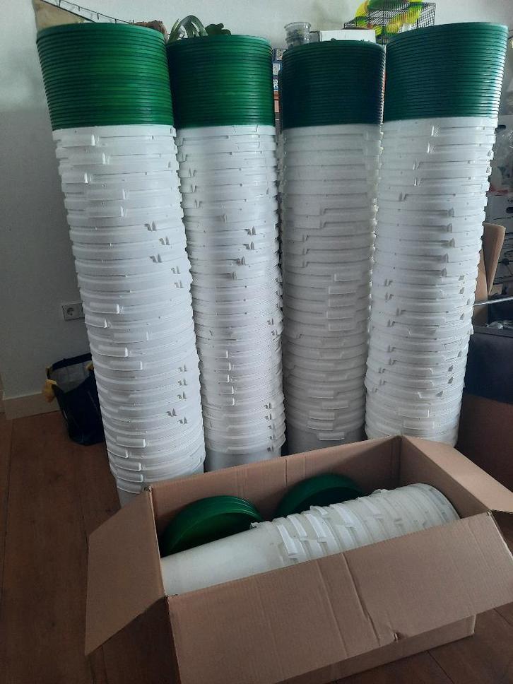 Emmers 20 liter met deksel, Huis en Inrichting, Emmers, Zo goed als nieuw, Kunststof, Met deksel, Met handgreep, Ophalen of Verzenden