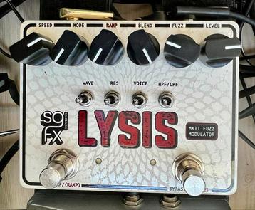 SolidGoldFX LYSIS MKII - POLYPHONIC OCTAVE FUZZ MODULATOR beschikbaar voor biedingen