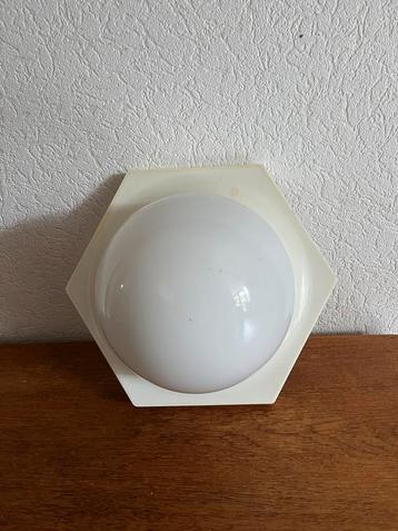 Vintage hexagon plafonnière. Retro Plafond lamp beschikbaar voor biedingen