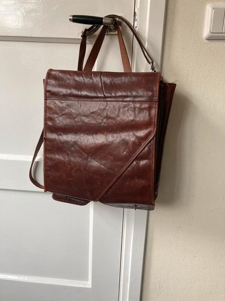Leren schoudertas, Sieraden, Tassen en Uiterlijk, Tassen | Reistassen en Weekendtassen, Gebruikt, Bruin, Minder dan 40 cm, 30 cm of meer
