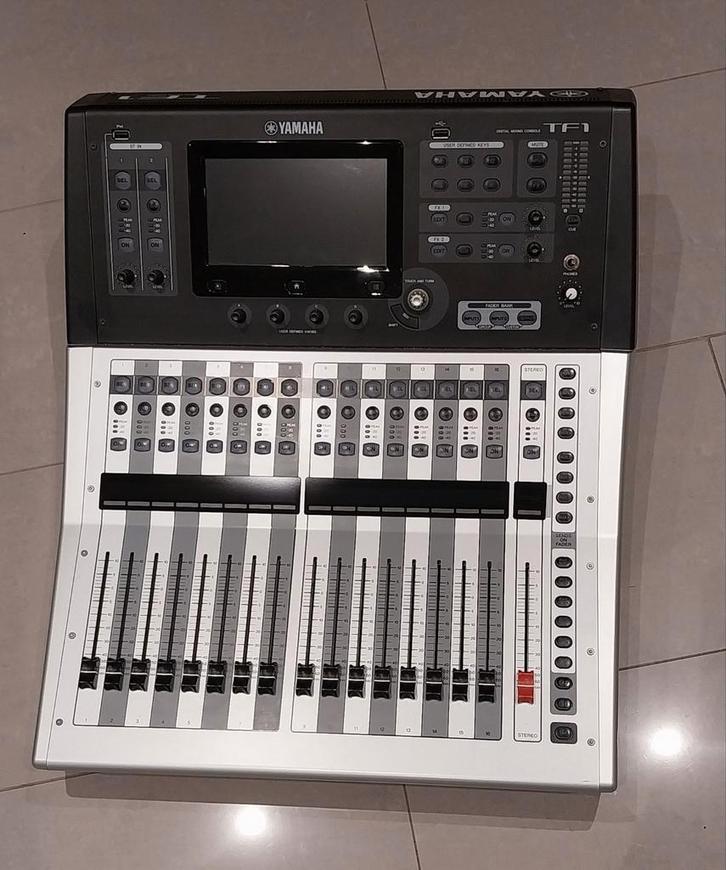 YAMAHA TF1 + NY64-D + 2X TIO 16.8D IN CASE (NAGENOEG) NIEUW, Muziek en Instrumenten, Mengpanelen, Zo goed als nieuw, 20 kanalen of meer