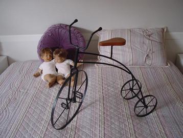 Driewieler met houten zadel oud fietsje vintage brocante beschikbaar voor biedingen