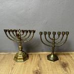 Twee kandelaars: chanoekia en menora, Antiek en Kunst, Ophalen of Verzenden, Koper of Brons