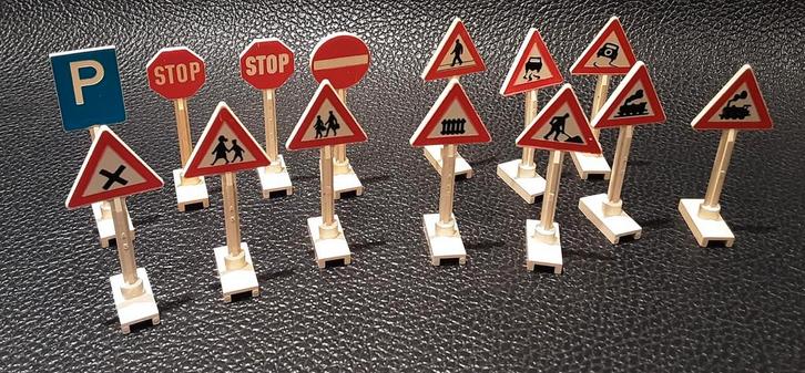 Vintage LEGO Verkeersborden uit de jaren 70, Hobby en Vrije tijd, Modelauto's | Overige schalen, Gebruikt, Auto, Ophalen of Verzenden