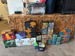Pokemon lege ETB’s en blikken, Ophalen of Verzenden, Zo goed als nieuw, Sleeves of Kaarthoesjes