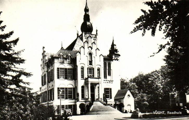 Vught, Raadhuis - auto - ongelopen, Verzamelen, Ansichtkaarten | Nederland, Ongelopen, Noord-Brabant, 1920 tot 1940, Ophalen of Verzenden