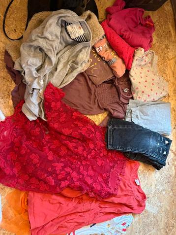 Kleding pakket beschikbaar voor biedingen