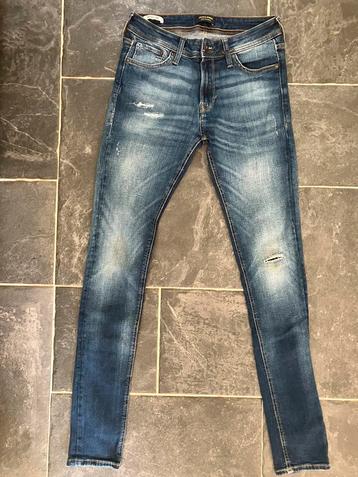 2 Spijkerbroeken Jack & Jones maat 30/34 en maat 170 beschikbaar voor biedingen
