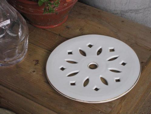 Treef Rond Porselein / Goudkleurig Biesje, Antiek en Kunst, Antiek | Servies los, Ophalen