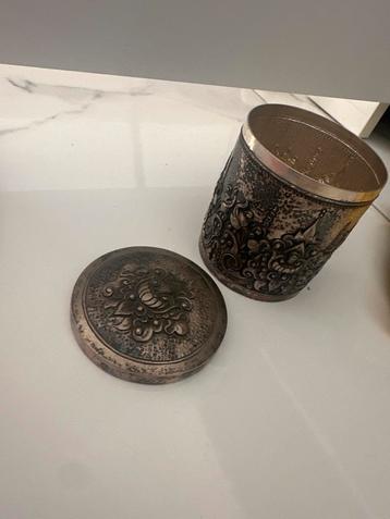 Vintage Zilveren Doosje met Decoratie beschikbaar voor biedingen