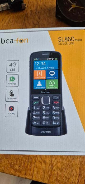 Senioren smart phone beschikbaar voor biedingen